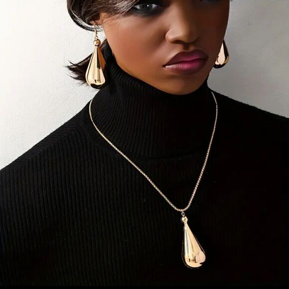 Exaggerated Earrings + Necklace Set With Giant Golden Drop Design - Picture 2 of 5